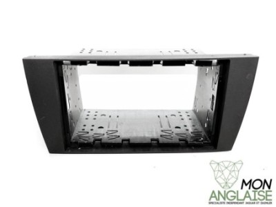 Adaptateur autoradio standard double DIN Jaguar S-Type de 2003 à 2008 Référence OE : ADAPTST2