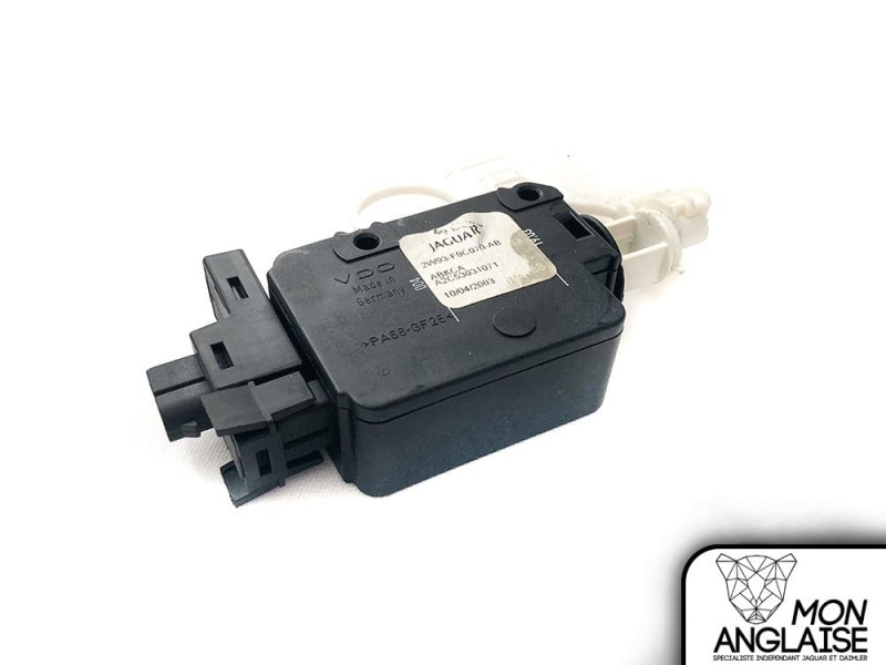 Moteur d'ouverture de trappe  Jaguar XJ X350 2003-2006 | C2C4240