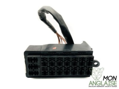 Boite à fusible droite 17 voies Jaguar XJ40 1986-1994 | DBC3398