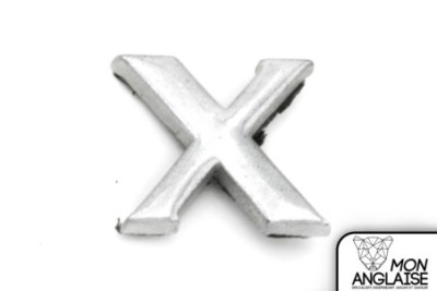 Badge - logo X de "XK8" Jaguar XK8 de  à 2006 Référence OE : HJB5980BBX