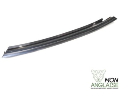 Arrêtoir de joint de pare brise montant A droite Jaguar XK8 de 1996 à 2006 Référence OE : HJE7708AA