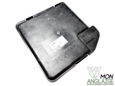 Couvercle de boite à fusible de coffre Jaguar X300 de 1995 à 1997 Référence OE : GNA3892AB
