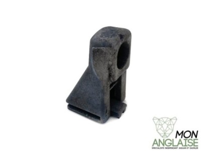 Taquet de fermeture de trappe a carburant Jaguar XJ8 de 1998 à 2002 Référence OE : HNA3097AC