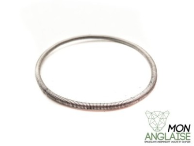 Ressort de fixation de remplissage carburant Jaguar XJ40 de 1986 à 1994 Référence OE : HNA3106AA