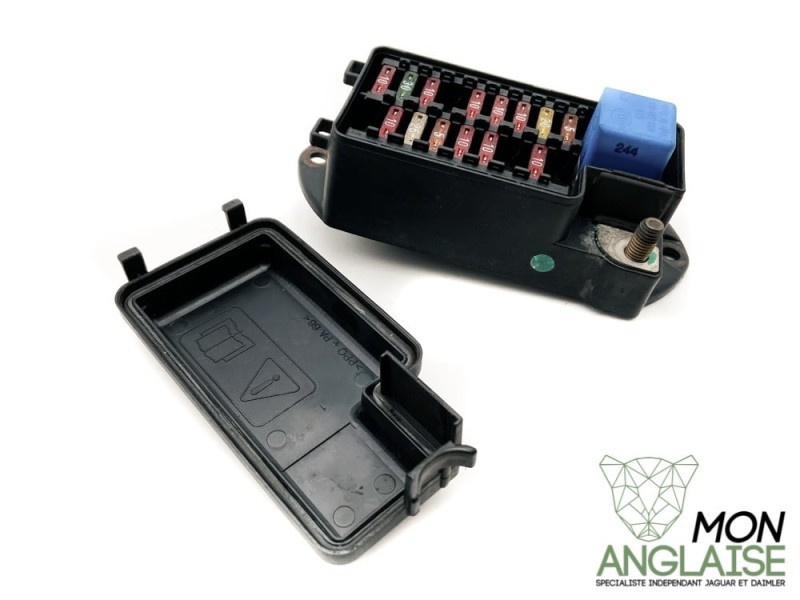 Boite à fusible 18 voies (compartiment moteur droite) Jaguar X300 1995-1996 | LNA2800EE