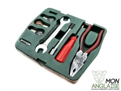 Set d'outils sous capot Jaguar XJ8 de 1998 à 2002 Référence OE : MNC6300AB