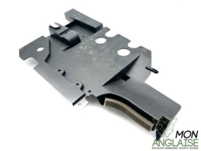 Écran déflecteur de radiateur droite Jaguar XK de 2006 à 2009 Référence OE : C2P14659