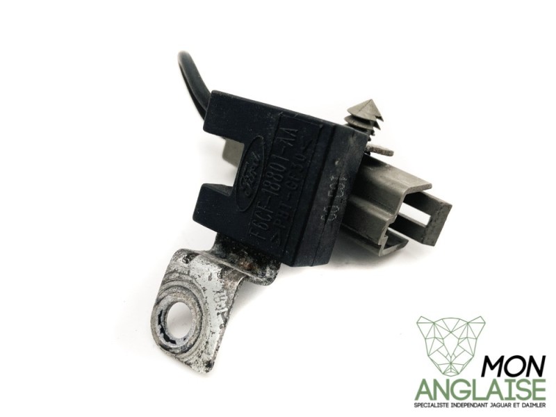 Condensateur antiparasite Jaguar XF de 2008 à 2015 Référence OE : XR815096