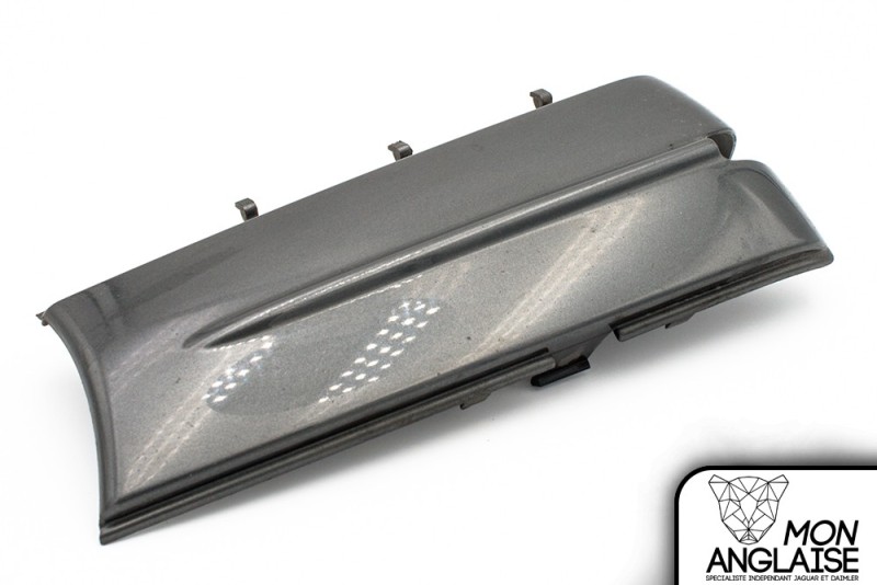 Couvercle d'antibrouillard gauche Jaguar XJ X350 de 2003 à 2005 Référence OE : C2C4657