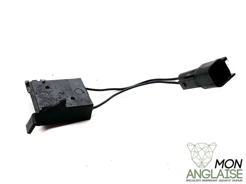 Condensateur interface radio Jaguar XK de 2006 à 2014 Référence OE : XR836016