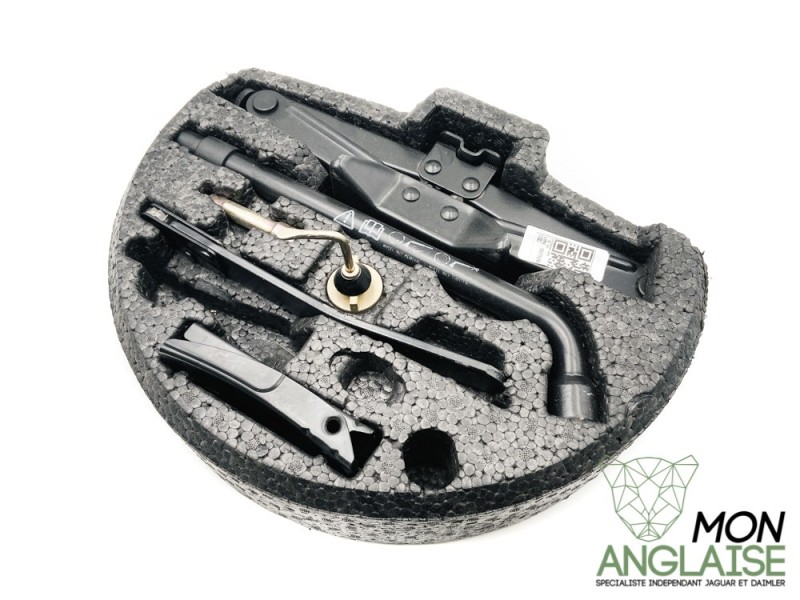 Kit outillage roue de secours Jaguar XK8 de 1996 à 2006 Référence OE : MJA6374AB