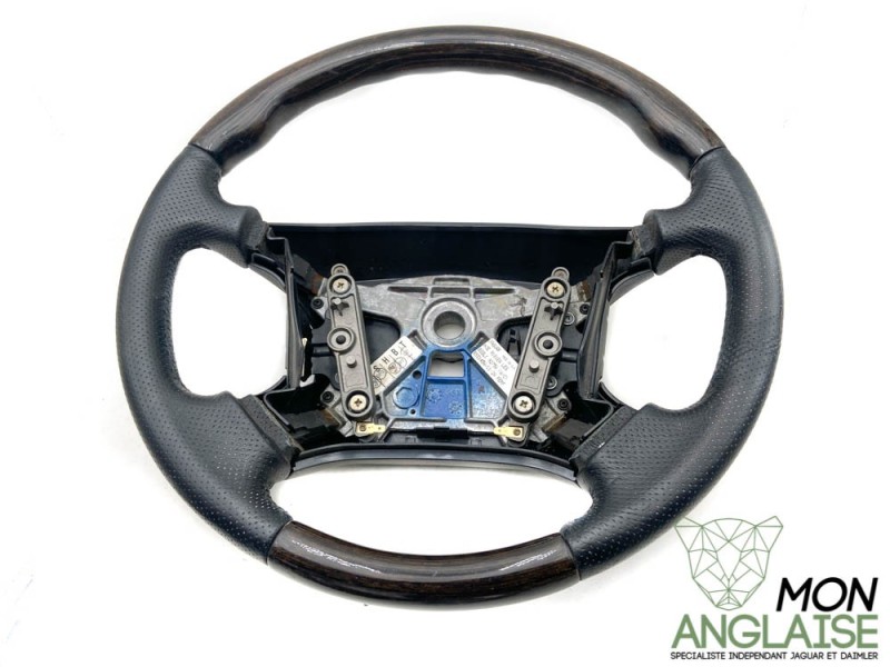 Volant 1/2 bois foncé et cuir perforé noir Jaguar XK8 de 1997 à 2006 Référence OE : HJE9181EALEG