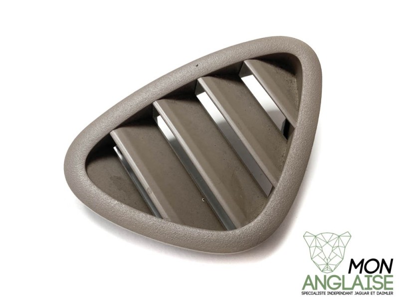 Grille de désembueur gauche sable Jaguar XK8 de 1996 à 2006 Référence OE : GJA6605AAAEK