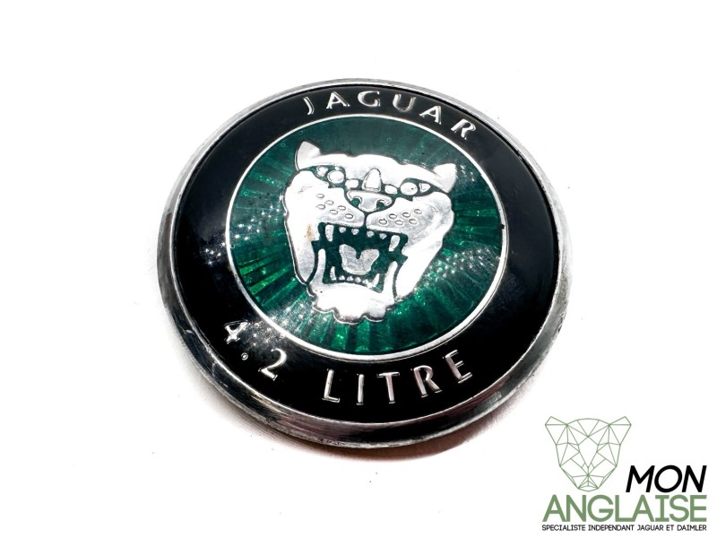 Badge de capot 4.2L Jaguar XK8 de 2003 à 2006 Référence OE : C2N3702