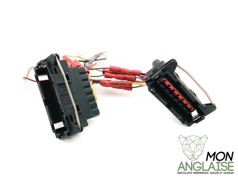 Broche d'adaptation feu arrière phase 2 Jaguar XK8 de 1996 à 2000 Référence OE : BROCHEFEU