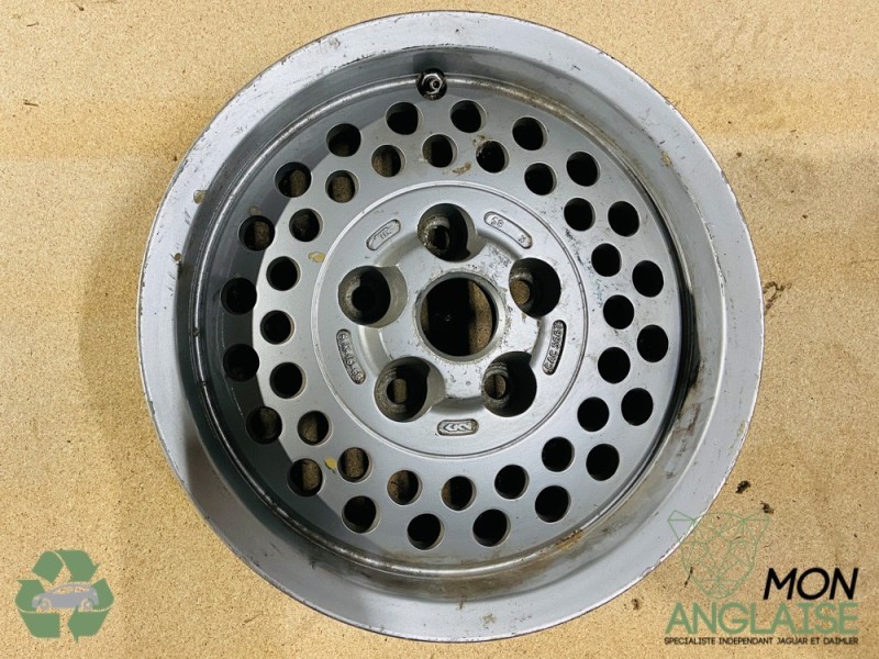 Jante 15 Pepperpot J153 Jaguar XJ Série 3 de 1978 à 1992 Référence OE : CAC5667J153