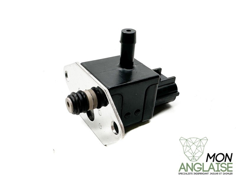 Capteur régulateur de pression de carburant Jaguar XK8 de 2003 à 2006 Référence OE : AJ87977